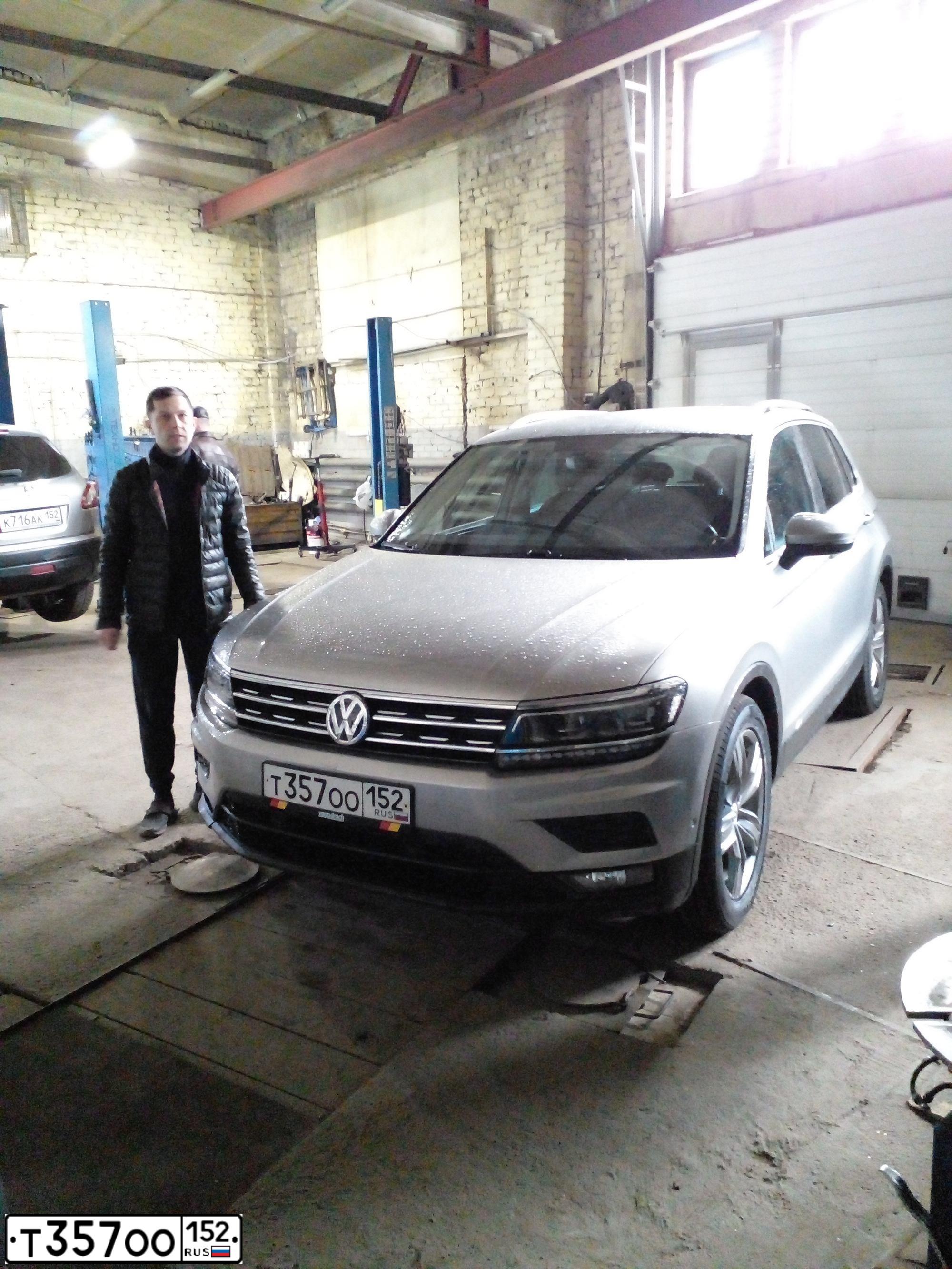 Фото автомобиля VOLKSWAGEN TIGUAN, 2018 — госномер Т357ОО152. Цвет: СЕРЕБРИСТЫЙ