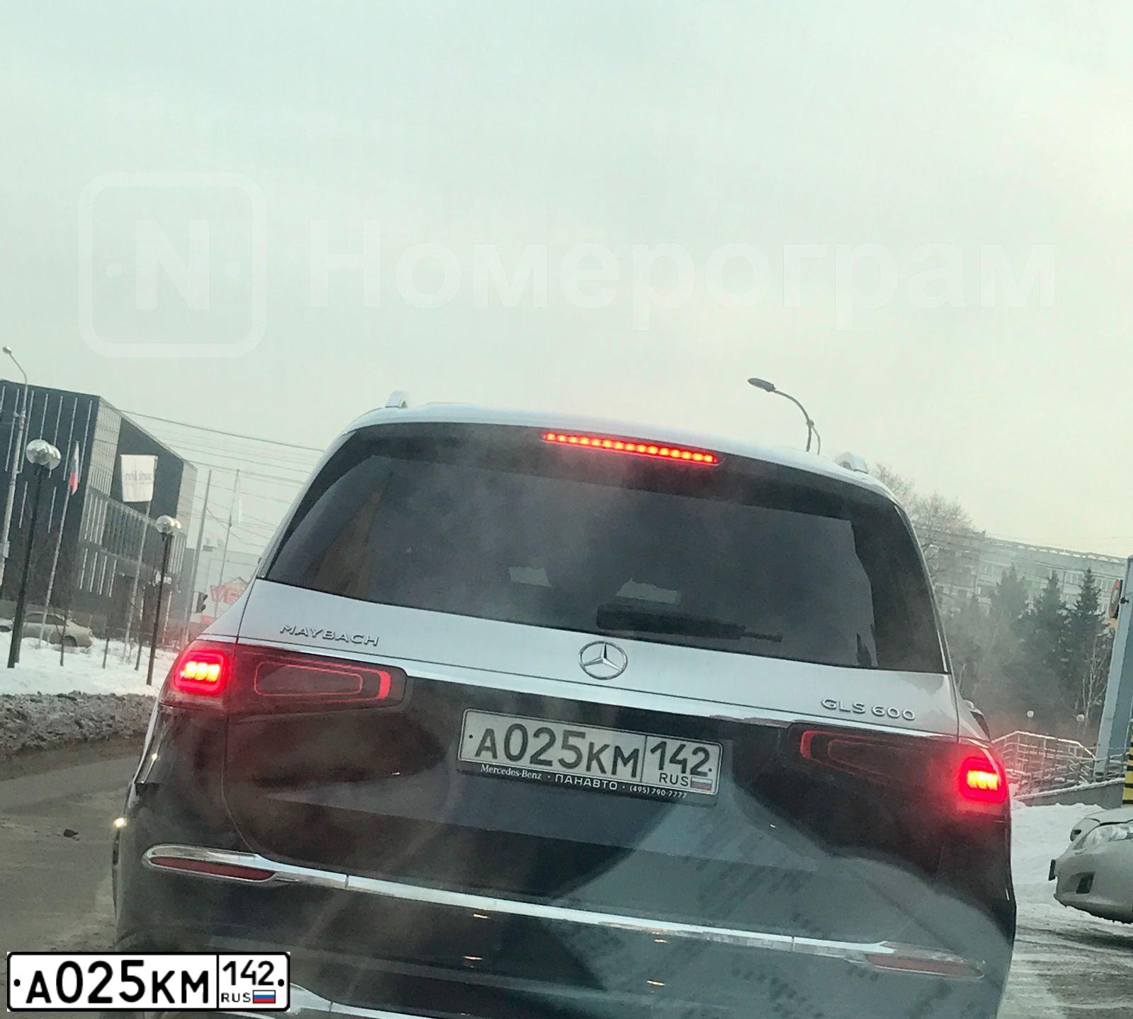 Фото автомобиля KIA RIO, 2018 — госномер А025КМ142. Цвет: синий