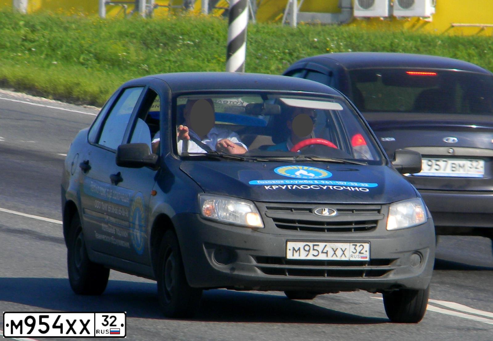 Фото автомобиля LADA 2190 GRANTA, 2014 — госномер Р716ВР32. Цвет: СЕРО-СИНИЙ
