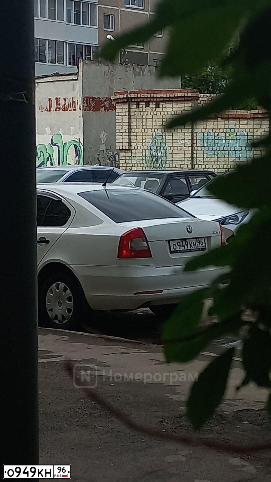 Фото автомобиля LADA 2115 SAMARA, 2007 — госномер У637УО96. Цвет: ЧЕРНЫЙ