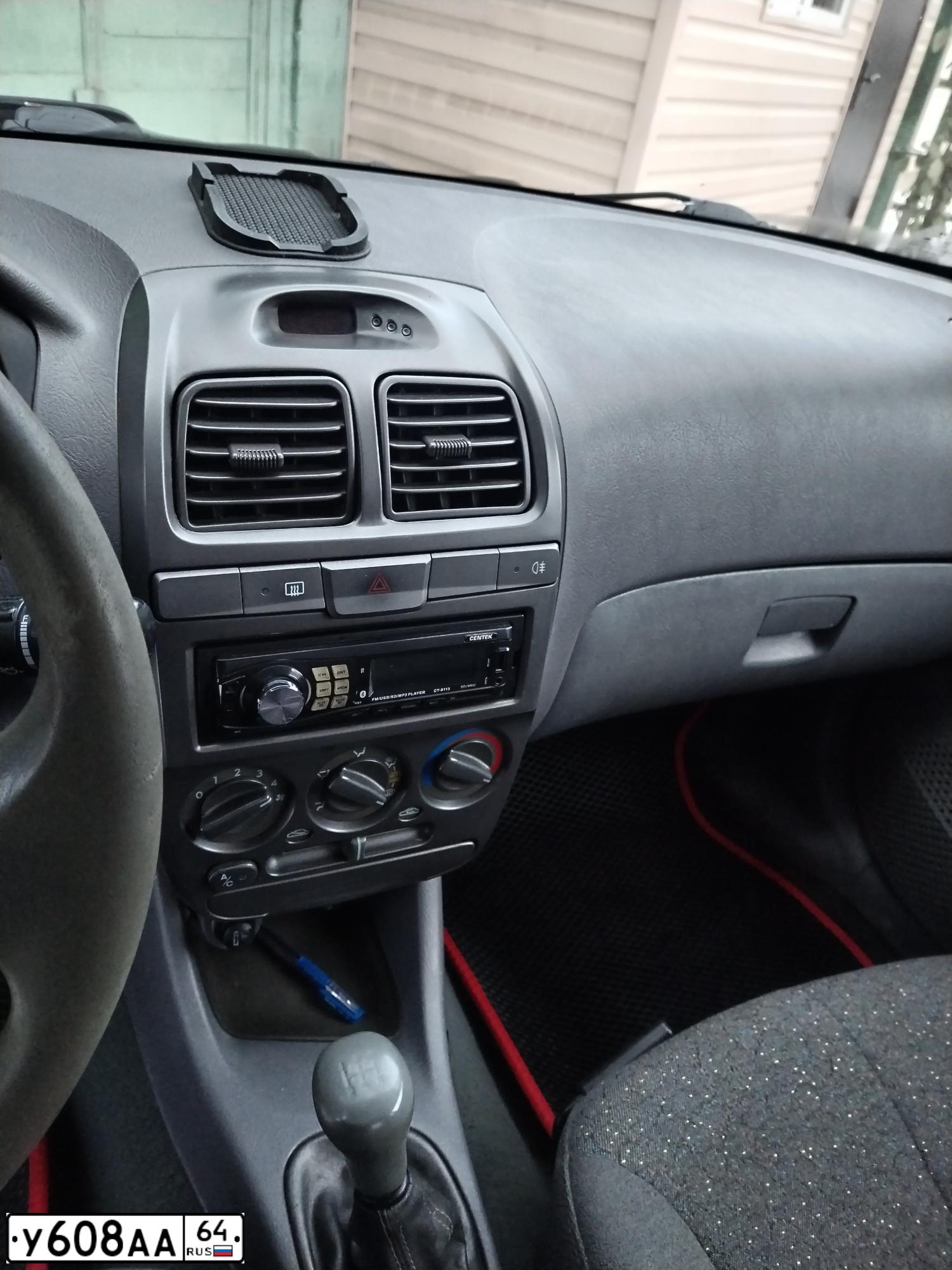 Фото автомобиля HYUNDAI ACCENT, 2006 — госномер У604НВ761. Цвет: Красный