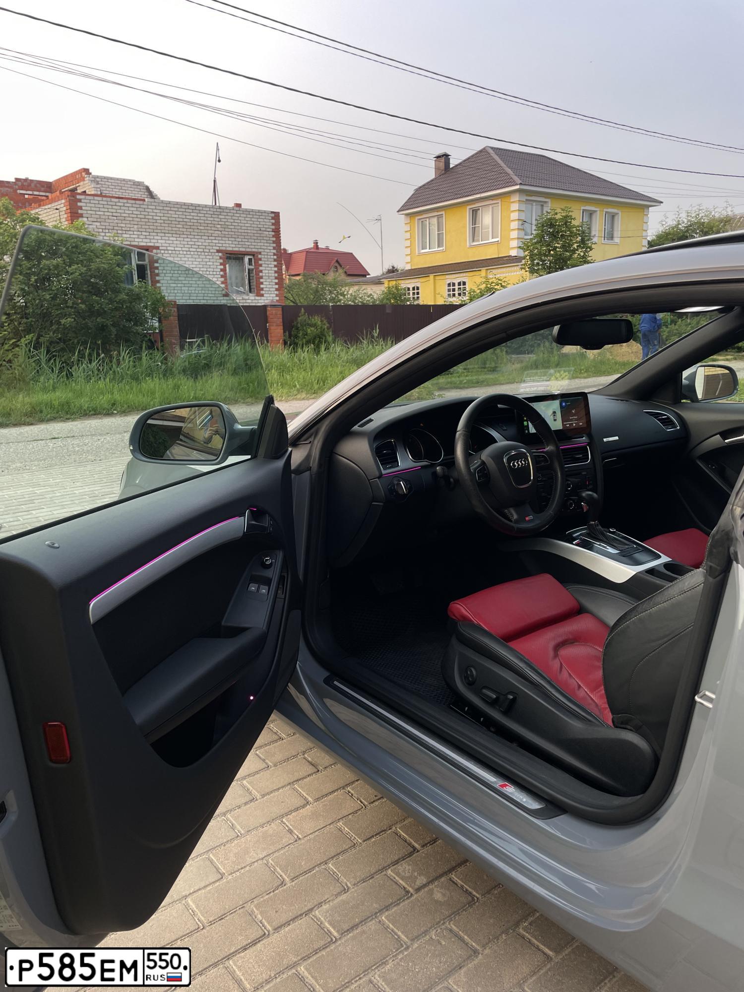Фото автомобиля AUDI A5, 2009 — госномер Р585ЕМ550. Цвет: СЕРЫЙ