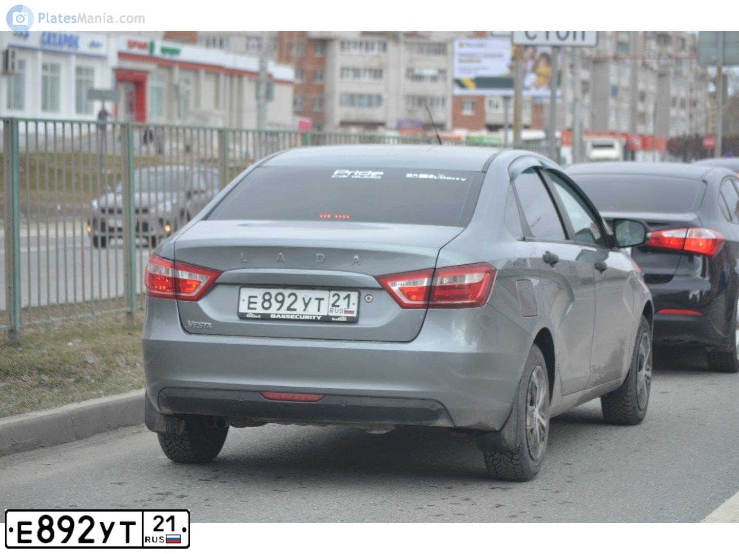 Фото автомобиля LADA VESTA, 2018 — госномер В373УК37. Цвет: Серый