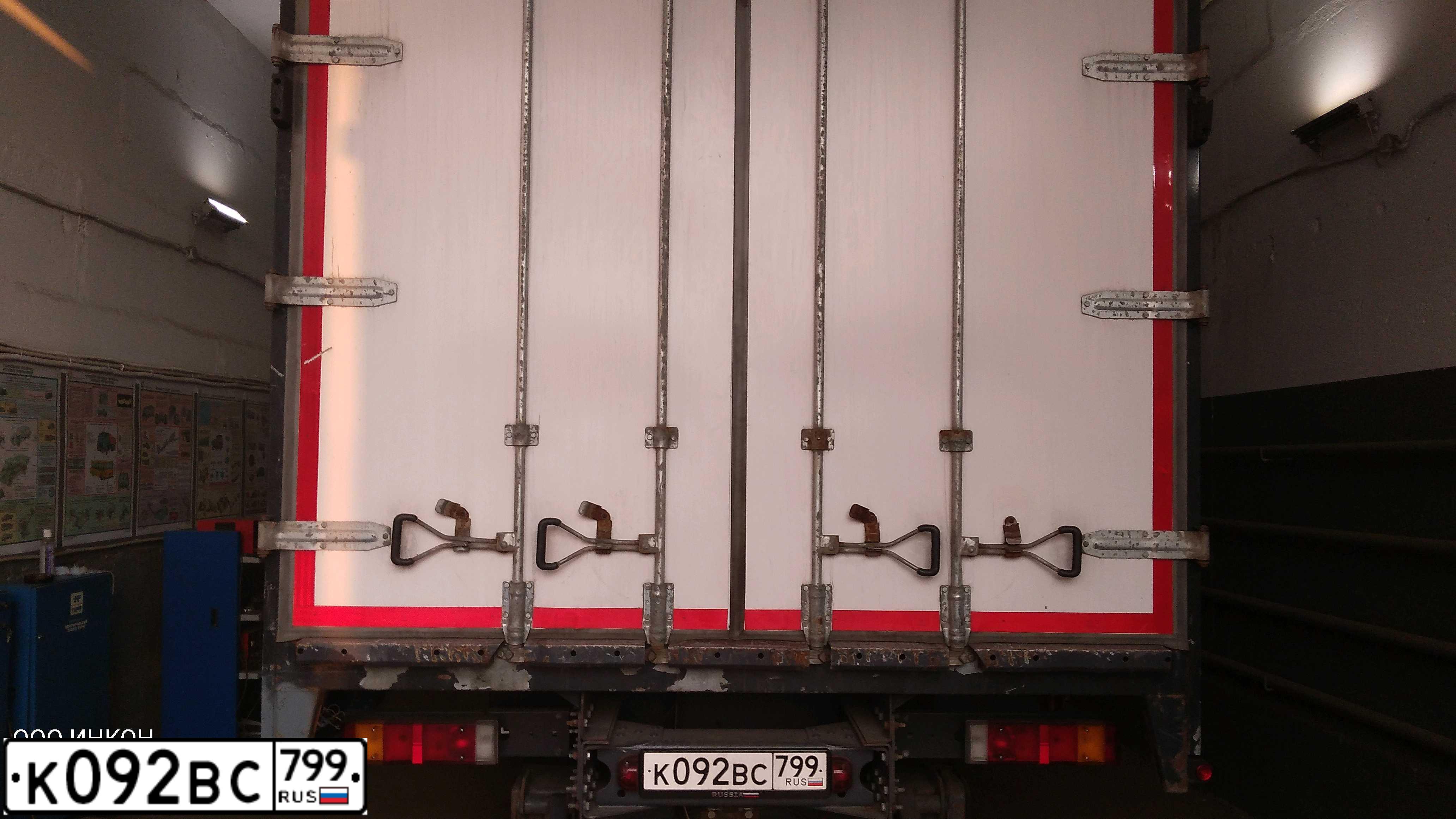 Фото автомобиля IVECO EUROCARGO, 2012 — госномер К092ВС799. Цвет: Белый