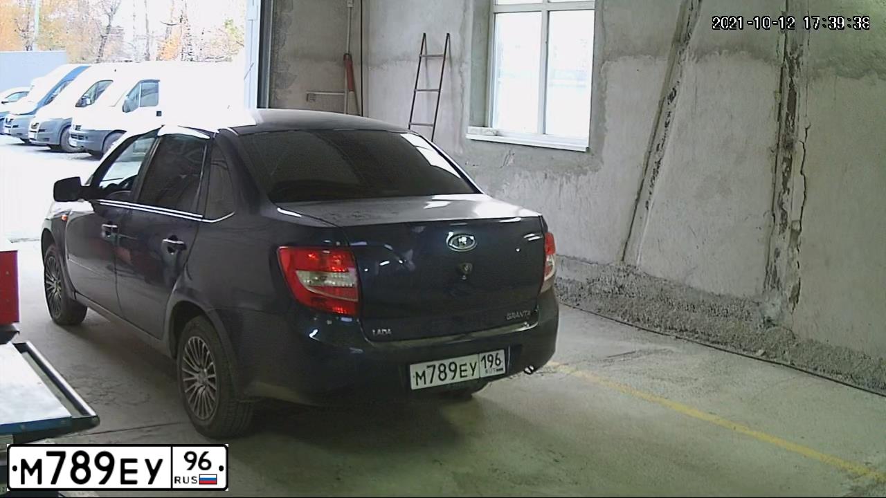 Фото автомобиля LADA 2190 GRANTA, 2012 — госномер М789ЕУ196. Цвет: ТЕМНО СИНИЙ