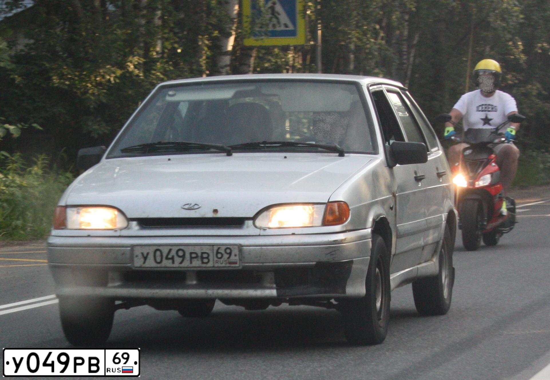 Фото автомобиля LADA 2114 SAMARA, 2012 — госномер У576НВ198. Цвет: Светло-Серебристый металлик