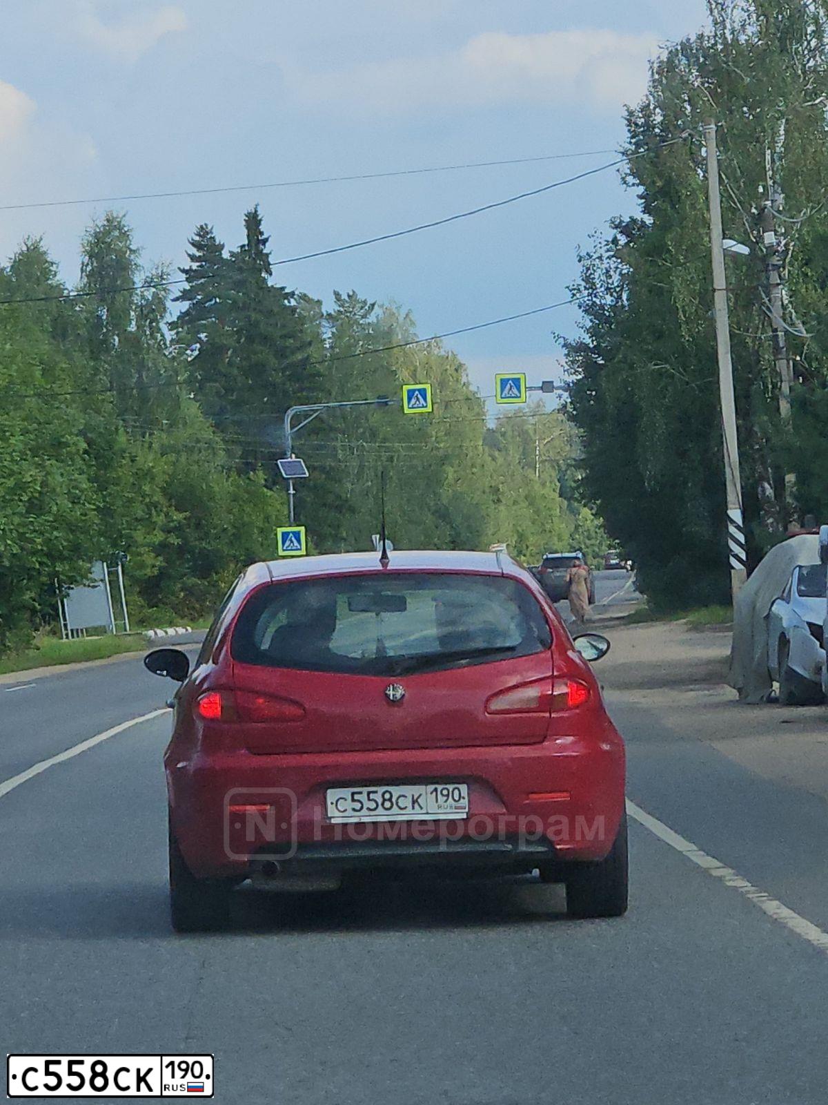 Фото автомобиля АЛЬФА РОМЕО 147, 2007 — госномер А826СМ190. Цвет: КРАСНЫЙ