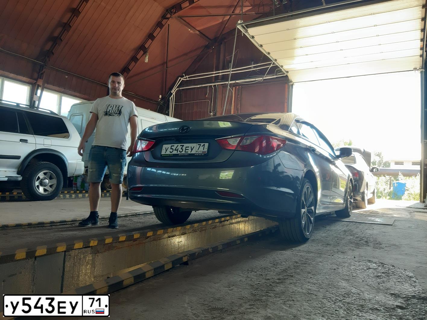 Фото автомобиля HYUNDAI SONATA, 2010 — госномер О446ОВ29. Цвет: ТЕМНО-СЕРЫЙ