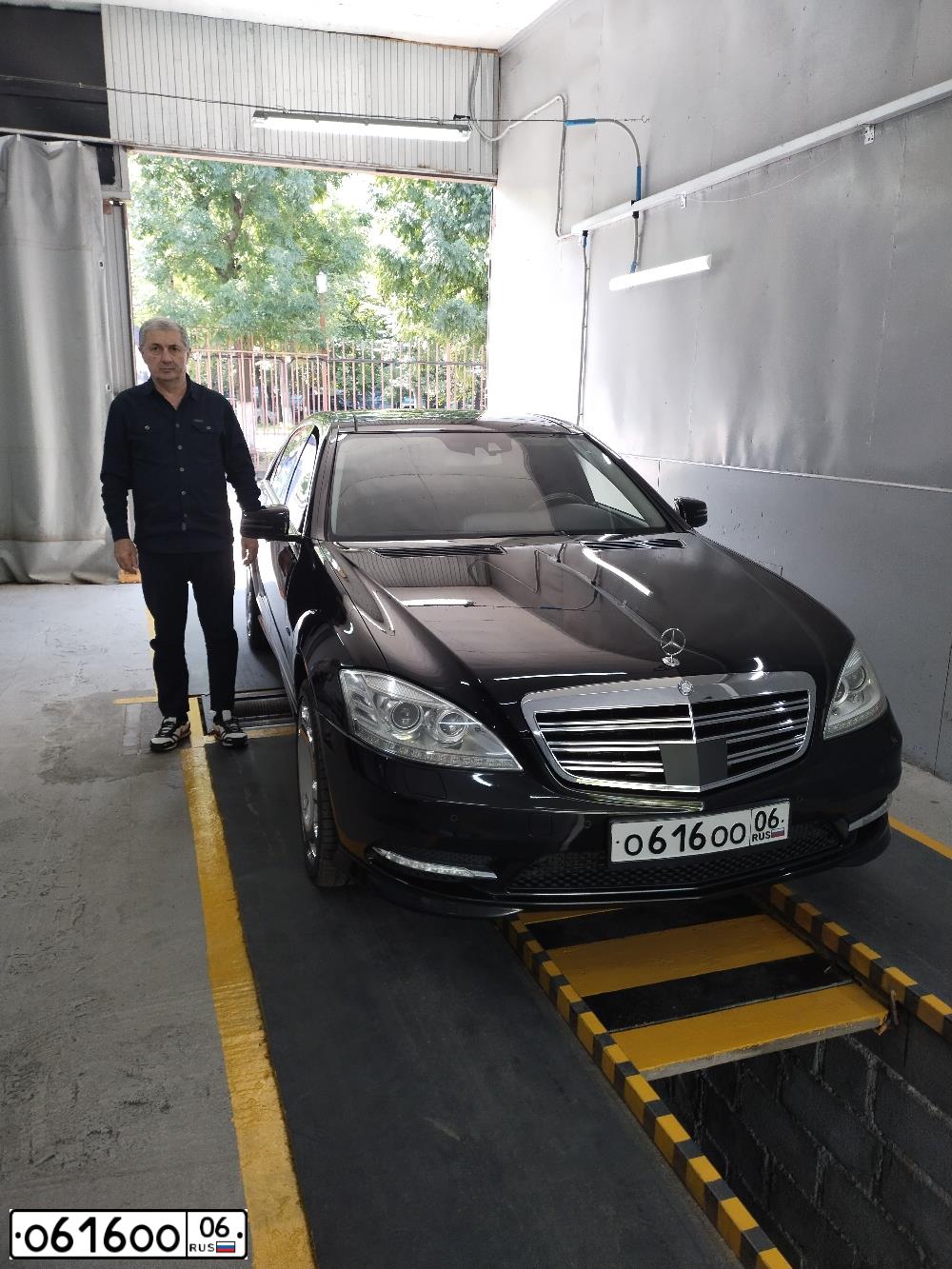 Фото автомобиля MERCEDES S-KLASSE, 2012 — госномер Р947ВВ180. Цвет: ЧЕРНЫЙ