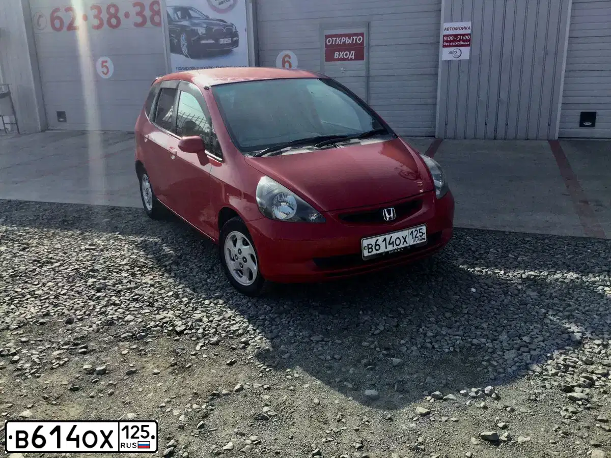 Фото автомобиля HONDA FIT, 2002 — госномер В614ОХ125