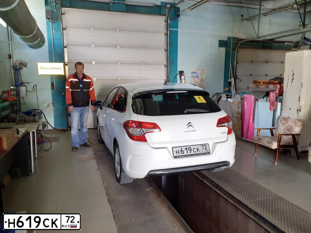 Фото автомобиля CITROEN C4, 2011 — госномер С122МУ196. Цвет: БЕЛЫЙ