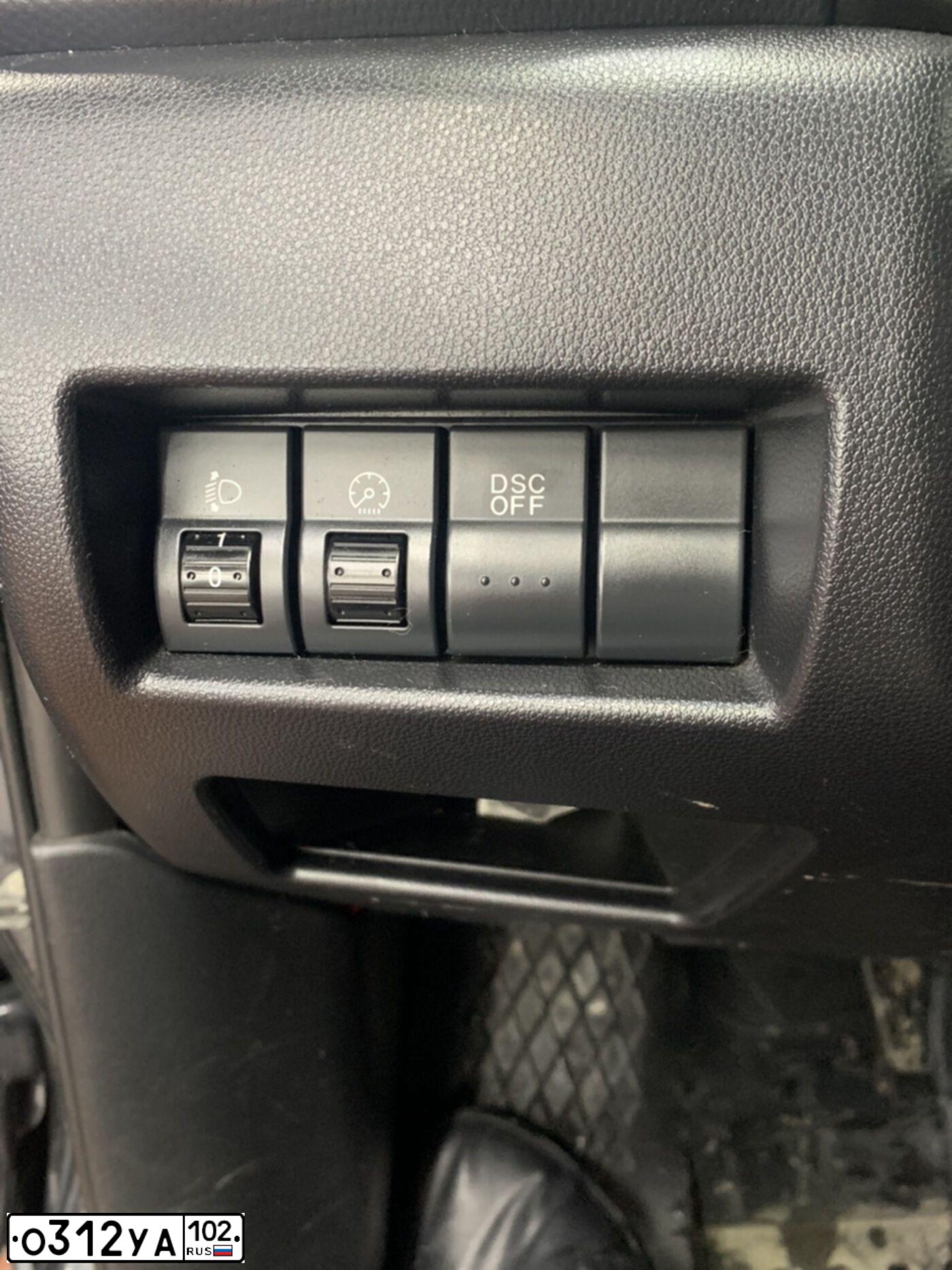 Фото автомобиля MAZDA 3, 2006 — госномер У413КХ72. Цвет: ТЕМНО-СЕРЫЙ