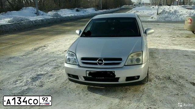 Фото автомобиля OPEL VECTRA, 2004 — госномер Т155АВ180. Цвет: Серебристый