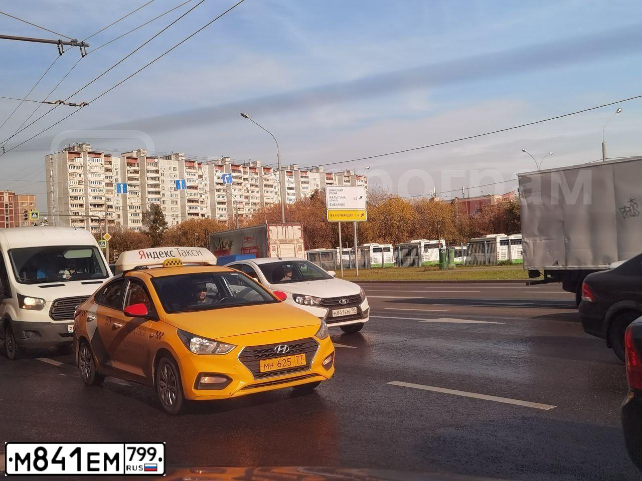 Фото автомобиля LADA VESTA, 2018 — госномер О702СР68. Цвет: Белый