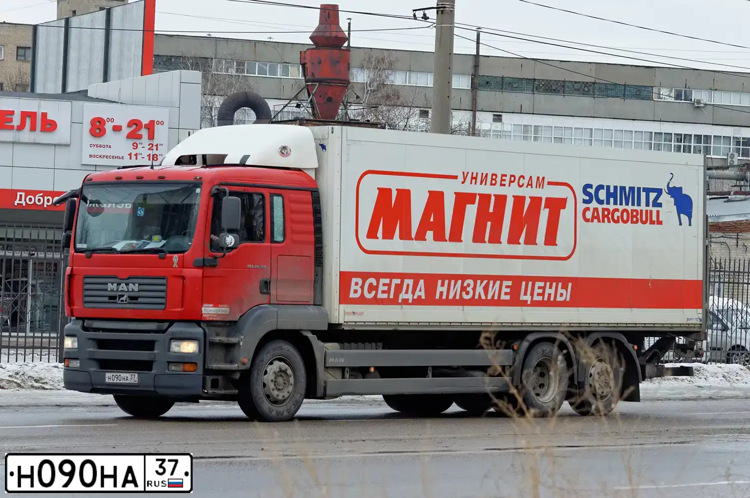 Фото автомобиля MAN TGA 26.XXX /6X2/, 2010 — госномер К845ОК21. Цвет: КРАСНО-БЕЛЫЙ