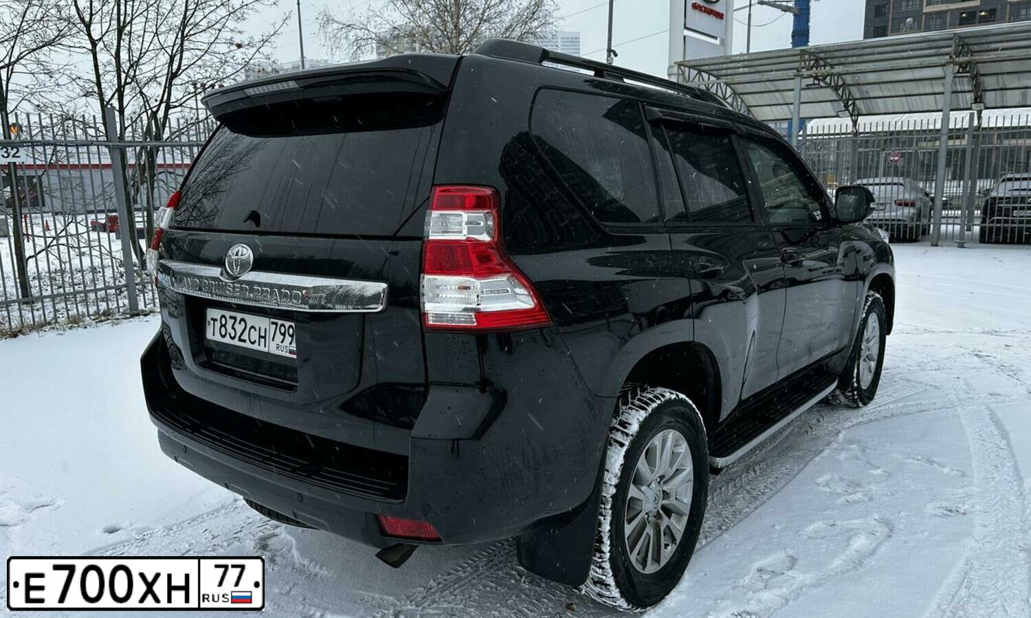 Фото автомобиля TOYOTA LANDCRUISER, 2015 — госномер Т832СН799. Цвет: ЧЕРНЫЙ
