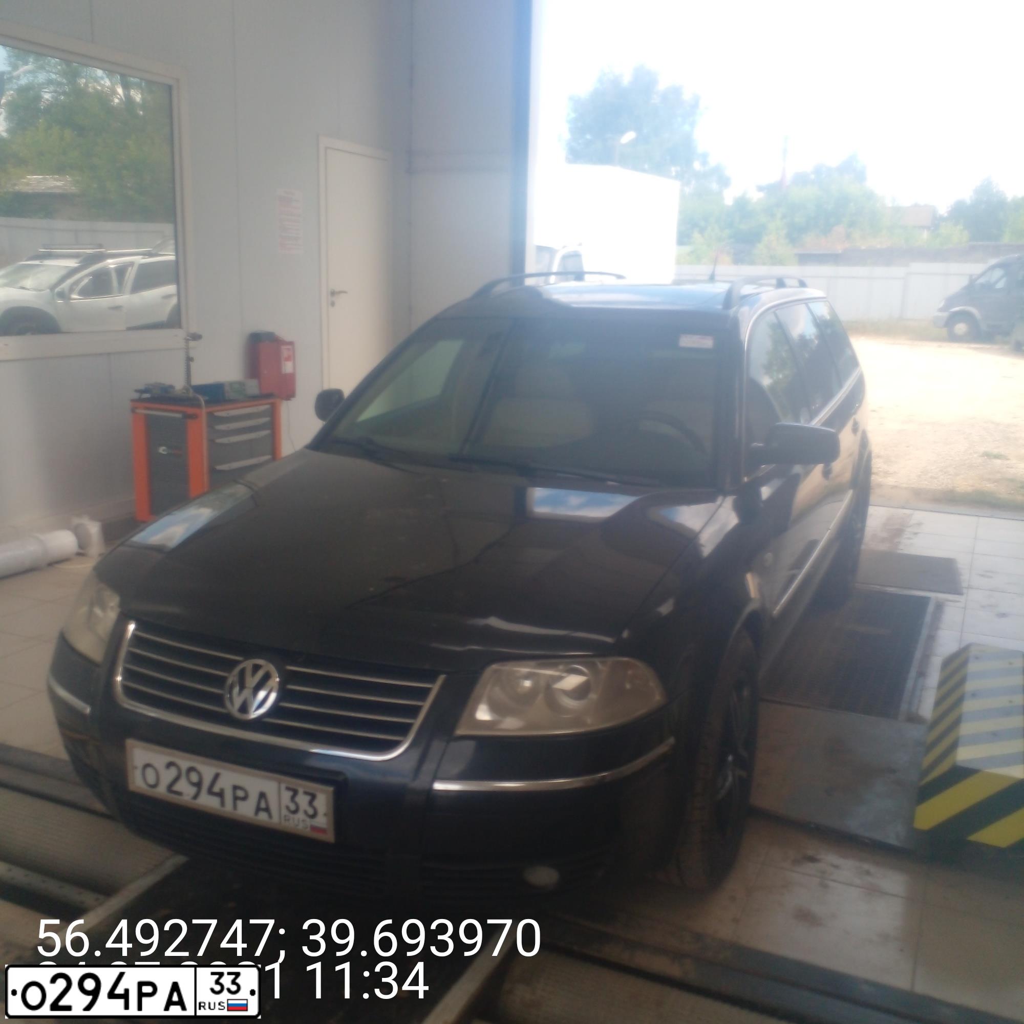 Фото автомобиля VOLKSWAGEN PASSAT, 2002 — госномер О294РА33. Цвет: ЧЕРНЫЙ
