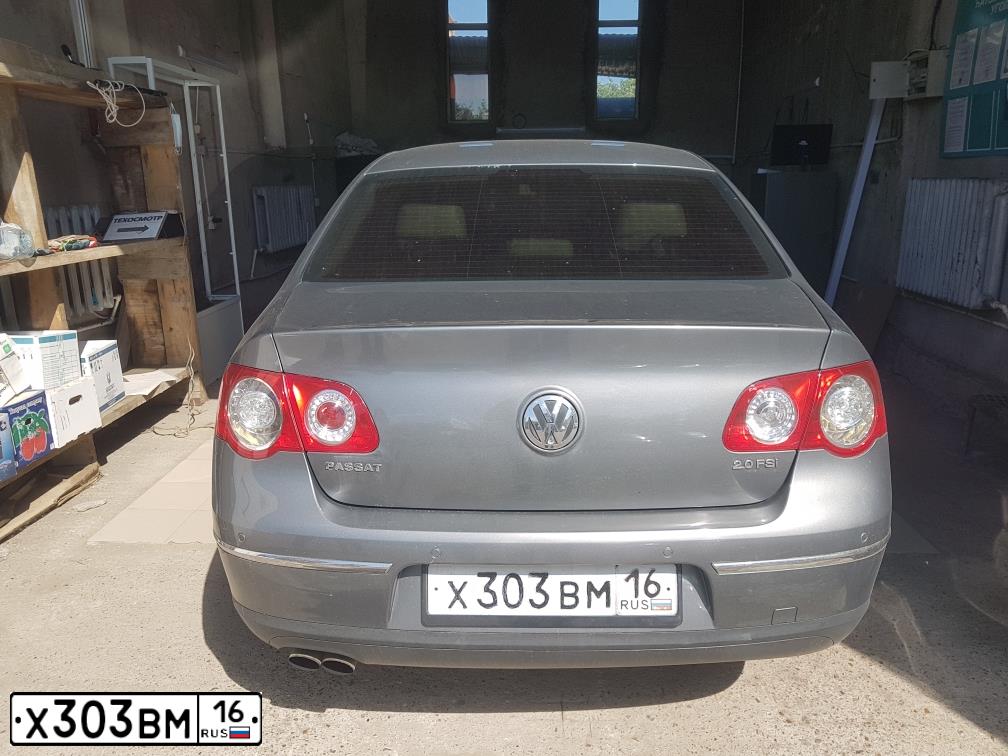 Фото автомобиля VOLKSWAGEN PASSAT, 2006 — госномер Е232ОР702. Цвет: СЕРЫЙ