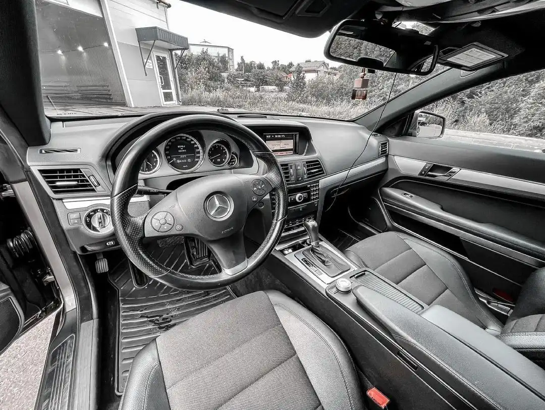 Фото автомобиля MERCEDES E-KLASSE, 2011 — госномер М699КЕ13. Цвет: СЕРО-ЗЕЛЕНЫЙ