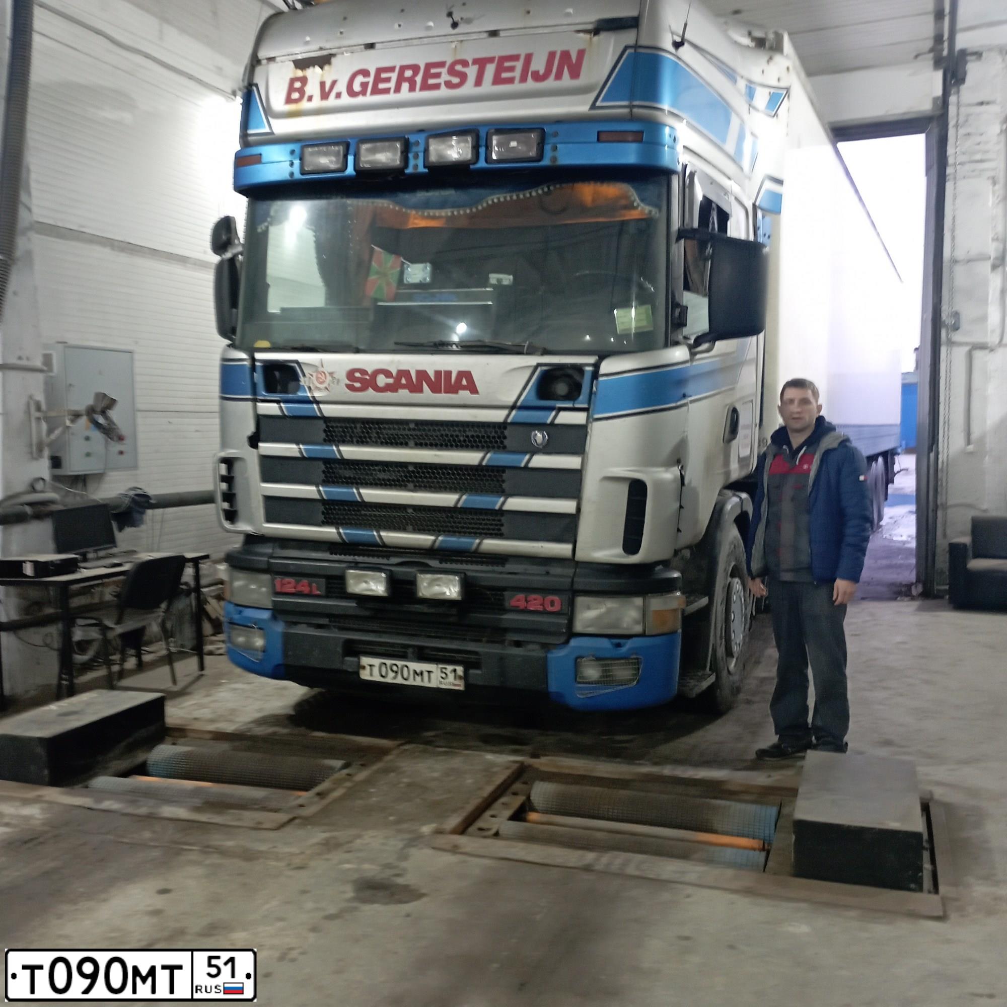 Фото автомобиля SCANIA SERIE R /4X2/, 2000 — госномер Т090МТ51. Цвет: СЕРЕБРИСТЫЙ