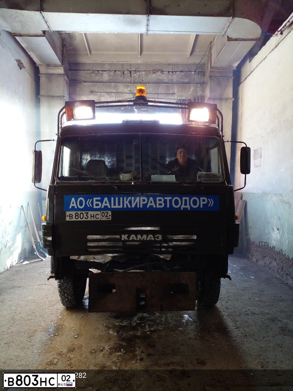 Фото автомобиля KAMAZ Z 55102 6X4, 1992 — госномер В803НС02. Цвет: ХАКИ