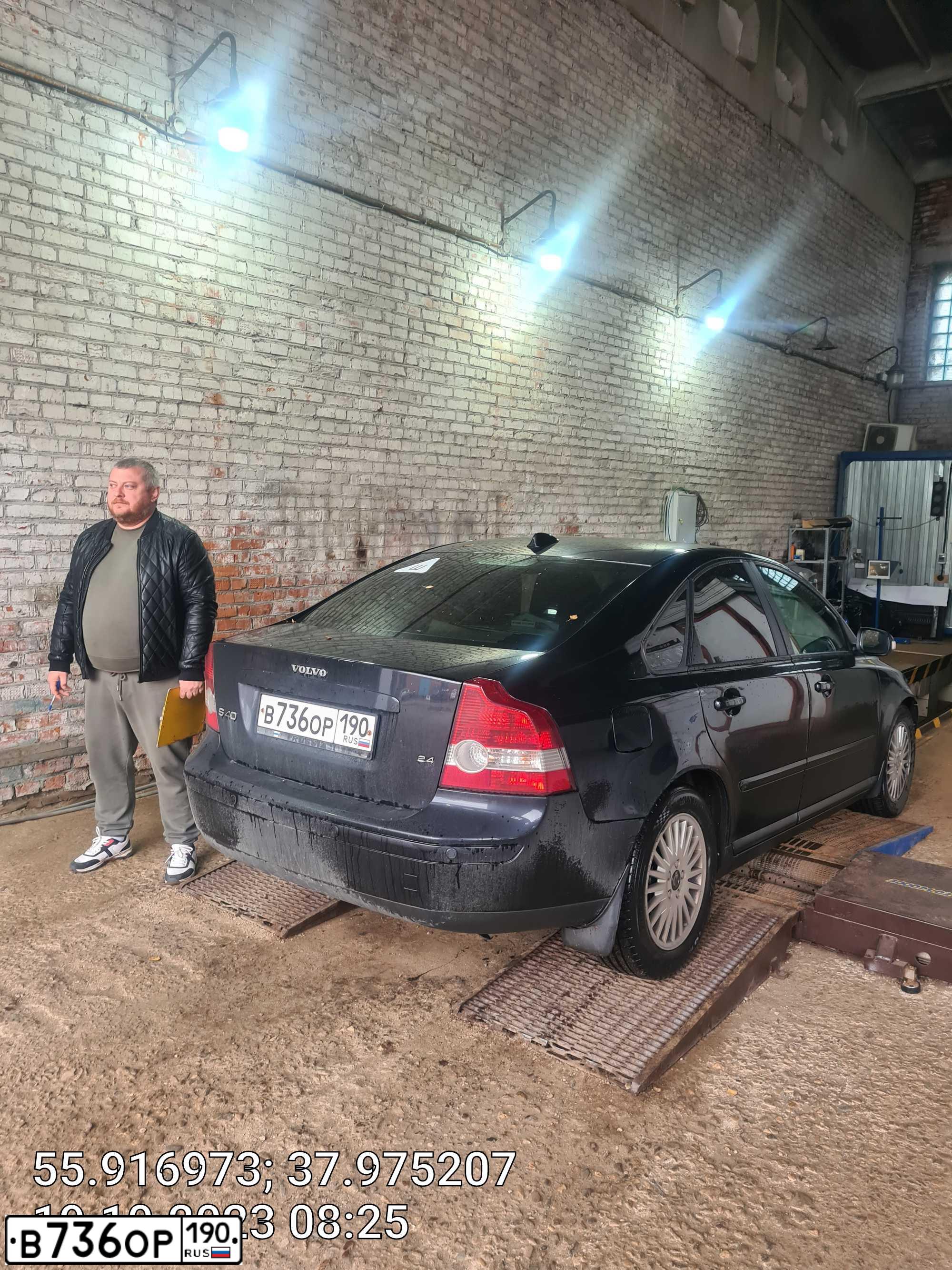 Фото автомобиля VOLVO S40, 2006 — госномер В736ОР190. Цвет: ЧЕРНЫЙ