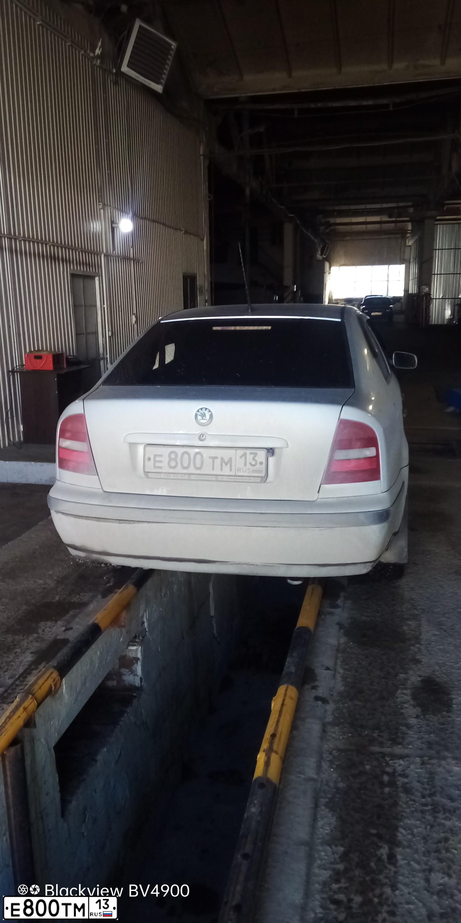 Фото автомобиля SKODA OCTAVIA, 1999 — госномер Т469РЕ199. Цвет: СЕРЫЙ СВЕТЛЫЙ