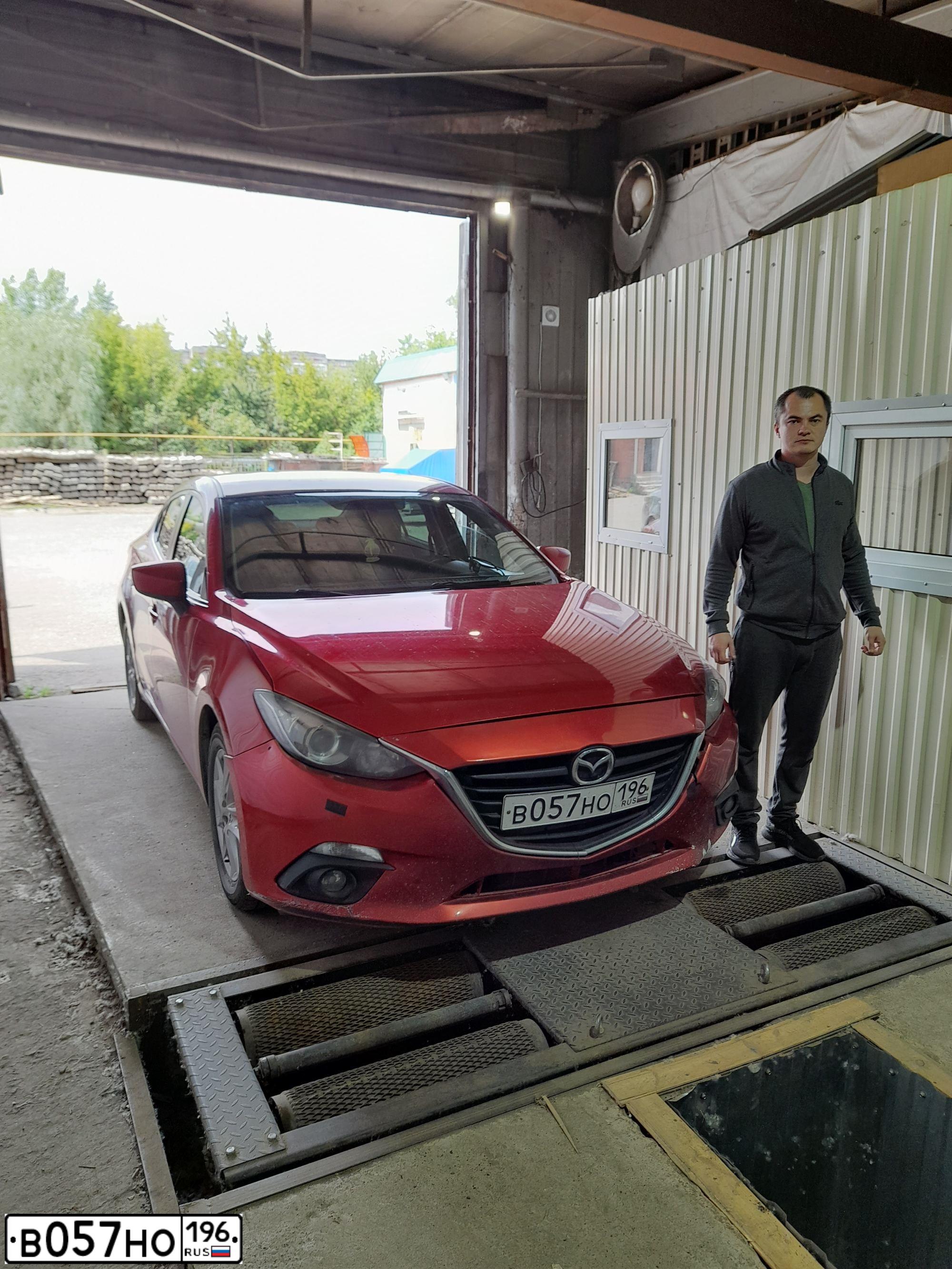 Фото автомобиля MAZDA 3, 2014 — госномер М734СТ702. Цвет: Красный