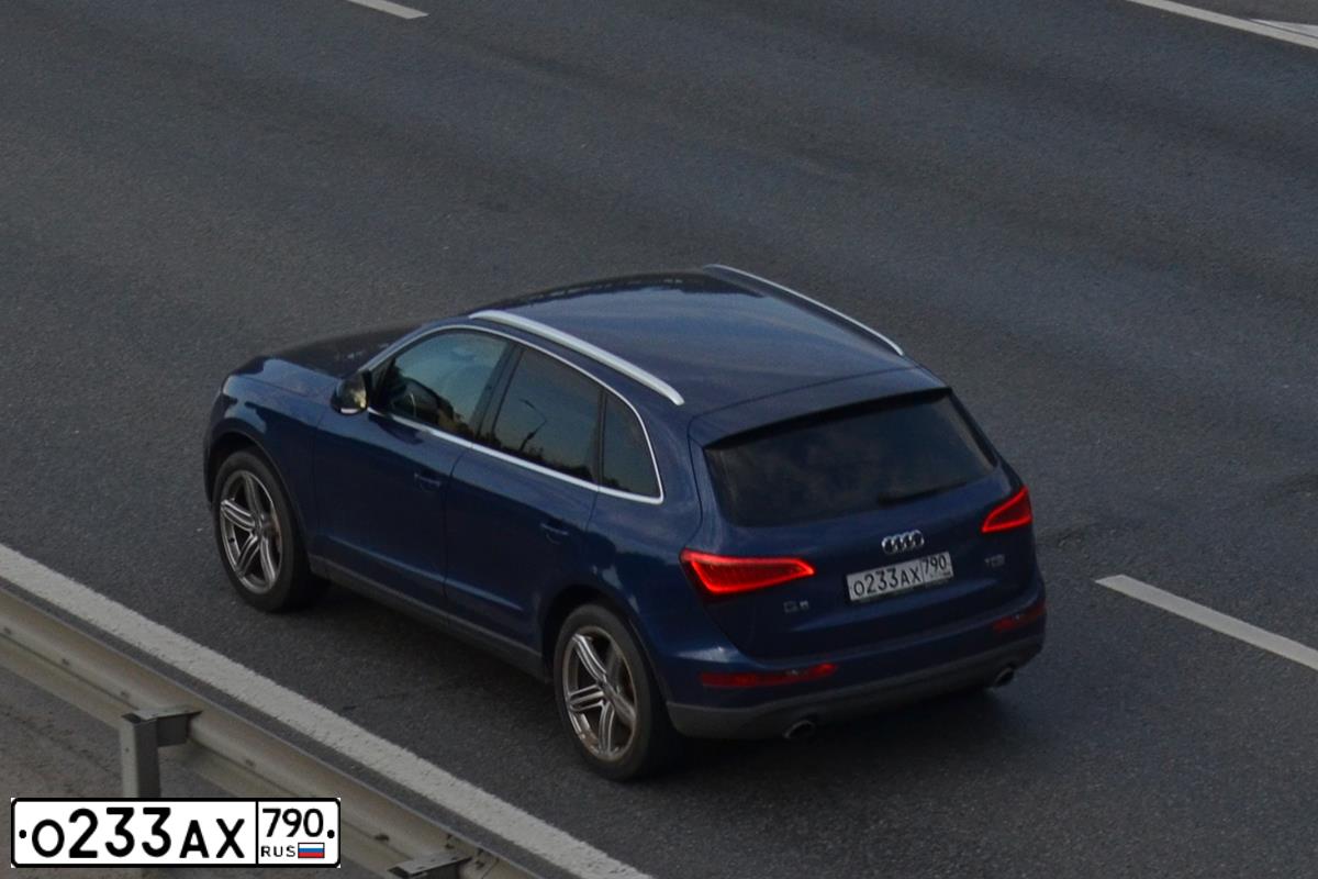 Фото автомобиля AUDI Q5, 2014 — госномер В777УК199. Цвет: синий