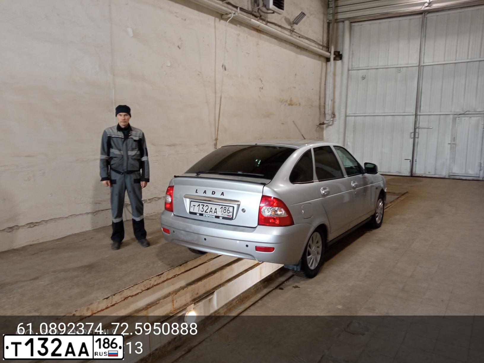 Фото автомобиля LADA 2172 PRIORA, 2012 — госномер Т132АА186. Цвет: СВЕТЛО-СЕРЕБРИСТЫЙ МЕТАЛЛ