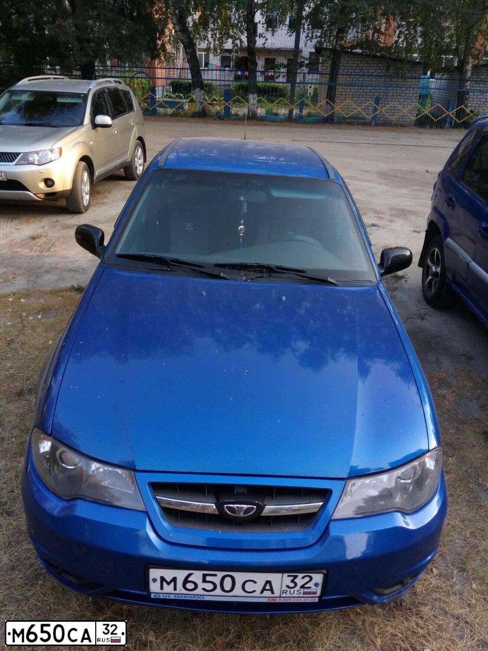 Фото автомобиля DAEWOO NEXIA, 2012 — госномер М650СА32. Цвет: СИНЕ-ГЛАЗУРИСТЫЙ