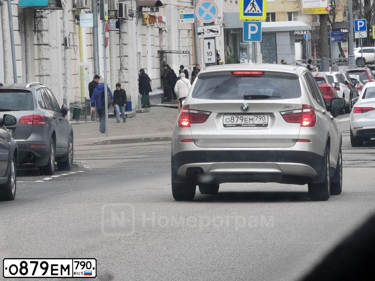 Фото автомобиля BMW X3, 2012 — госномер О879ЕМ790. Цвет: СЕРЕБРИСТЫЙ