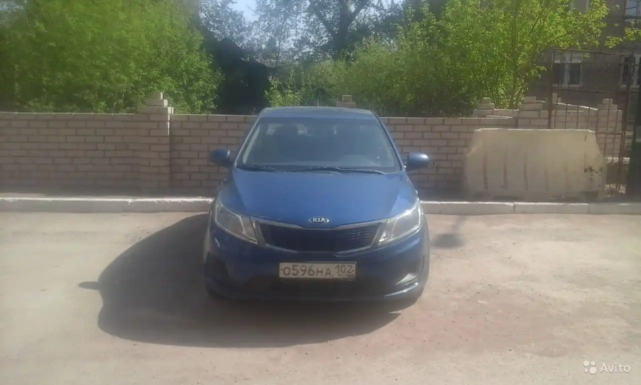 Фото автомобиля KIA RIO, 2013 — госномер У219МО55. Цвет: синий