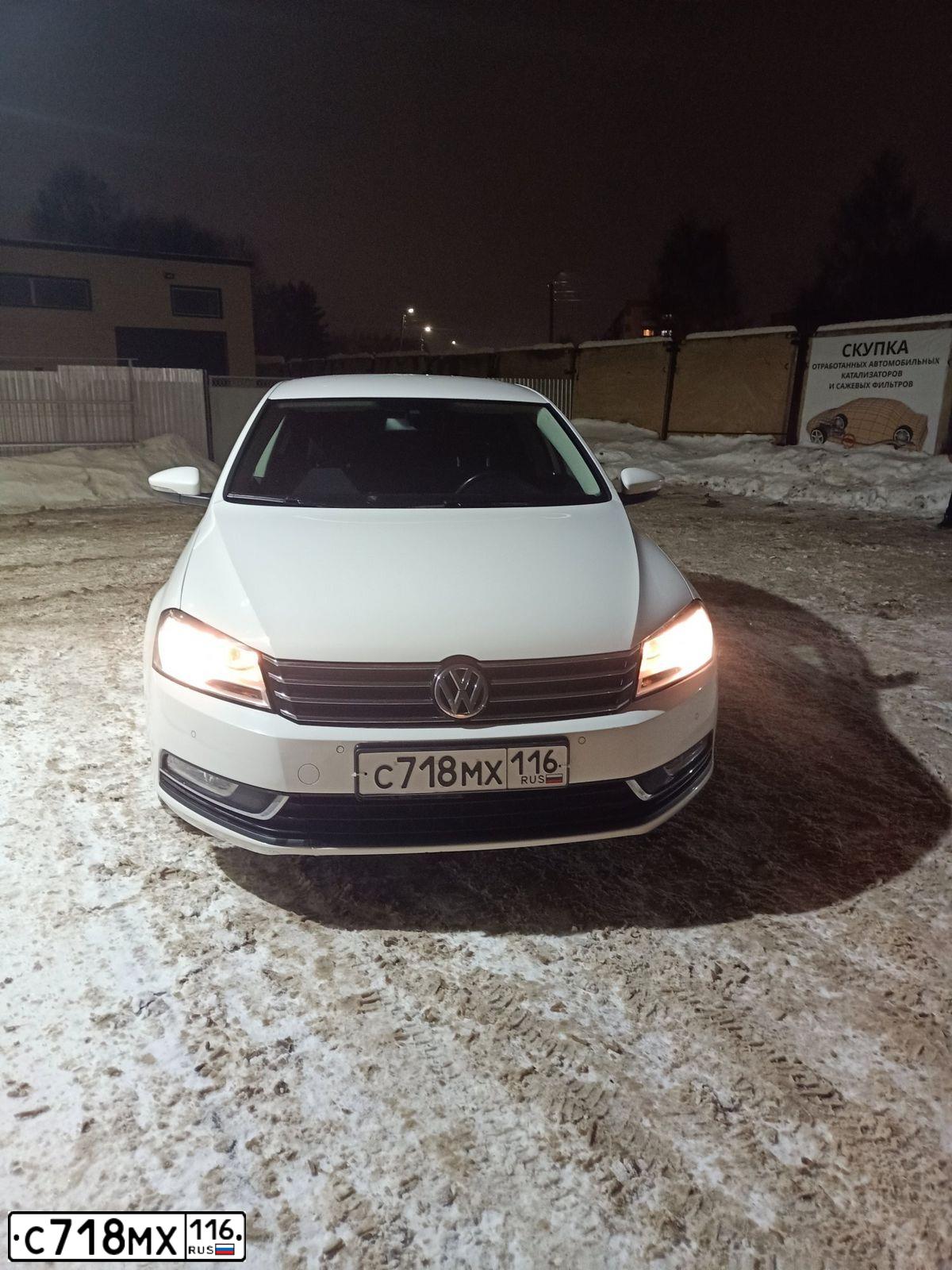 Фото автомобиля VOLKSWAGEN PASSAT, 2012 — госномер А033СН156. Цвет: Белый