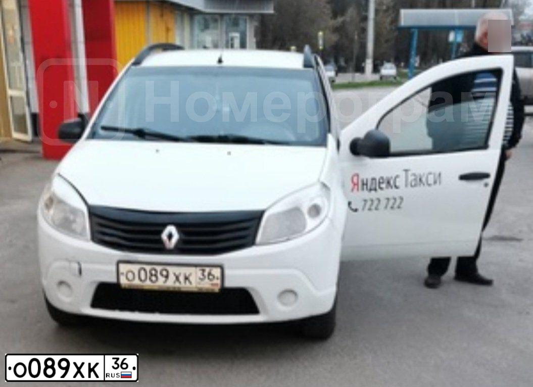 Фото автомобиля RENAULT SANDERO, 2013 — госномер Р732НУ46. Цвет: Белый