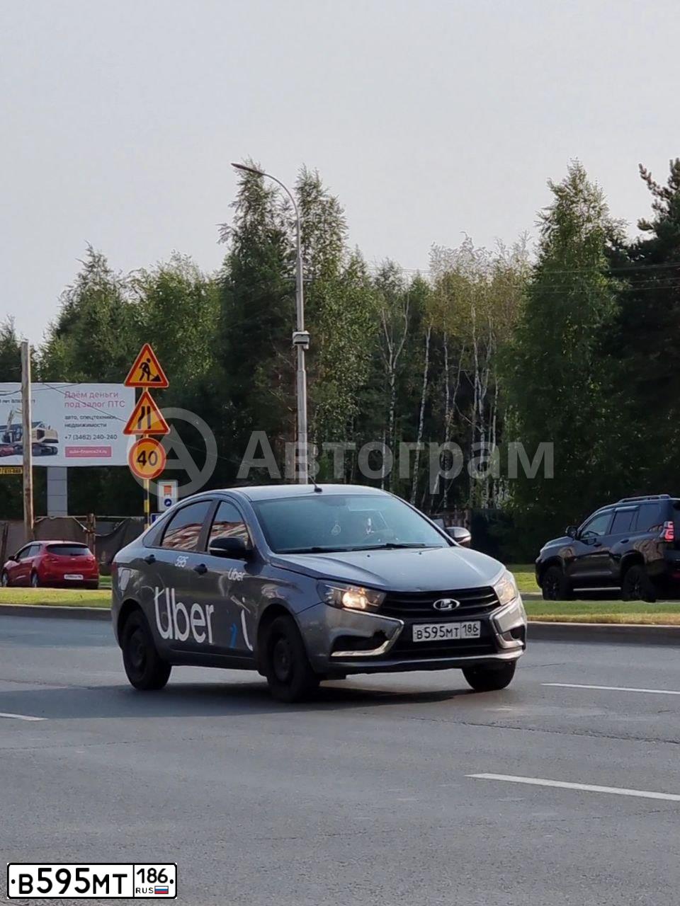 Фото автомобиля LADA VESTA, 2020 — госномер В595МТ186. Цвет: СЕРЫЙ