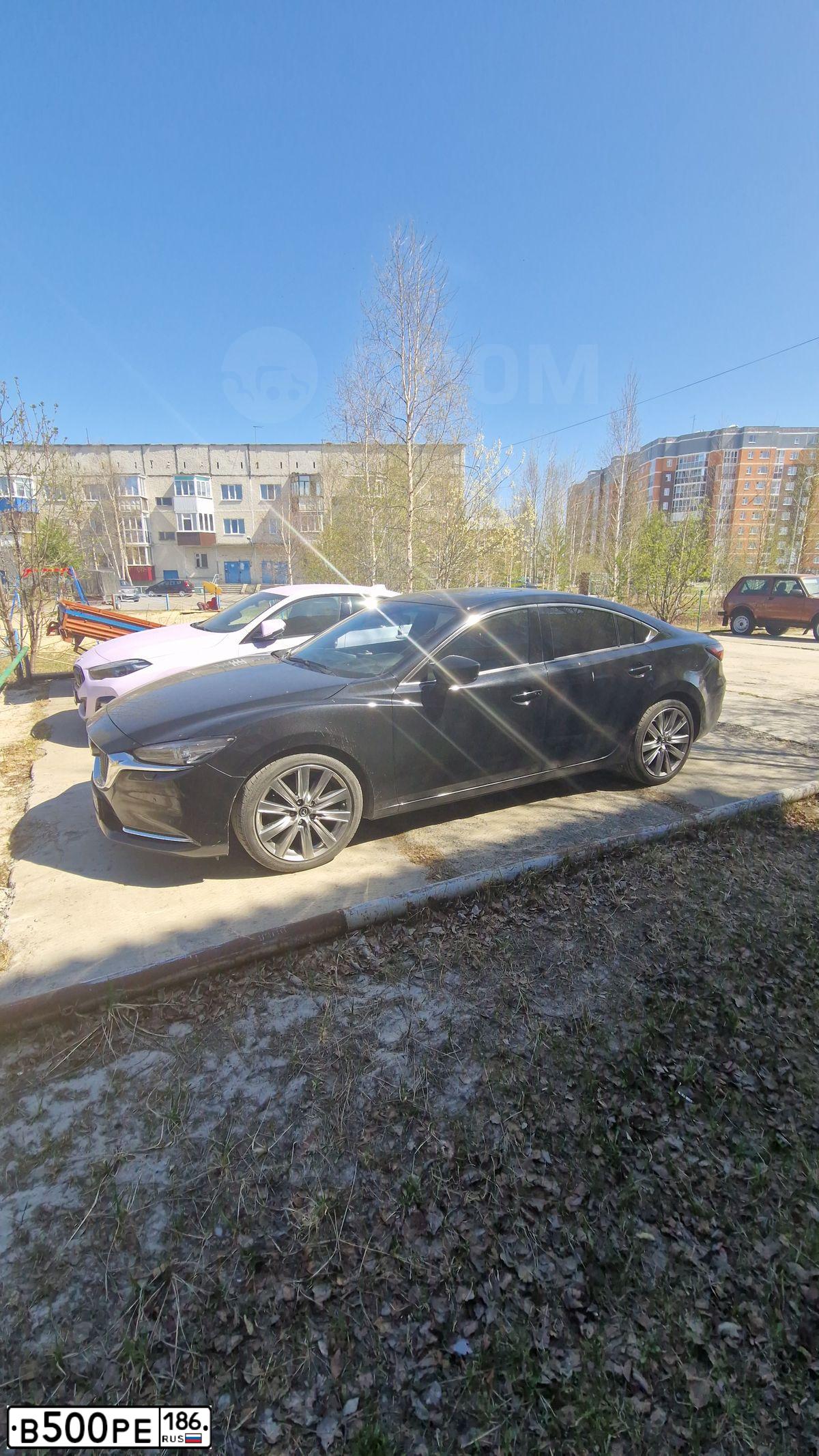 Фото автомобиля MAZDA 6, 2020 — госномер В500РЕ186. Цвет: ЧЕРНЫЙ