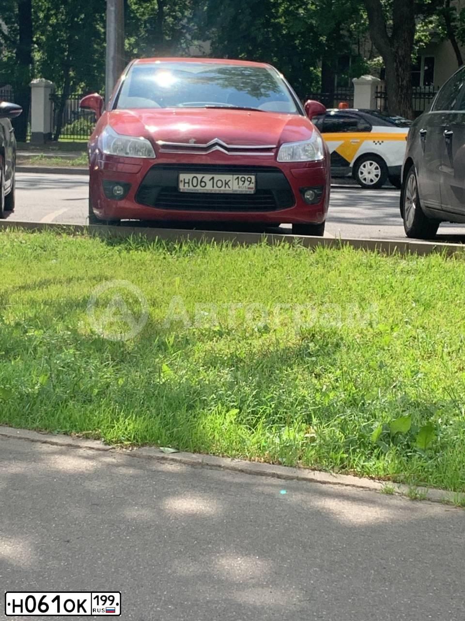 Фото автомобиля CITROEN C4, 2008 — госномер Н061ОК199. Цвет: КРАСНЫЙ