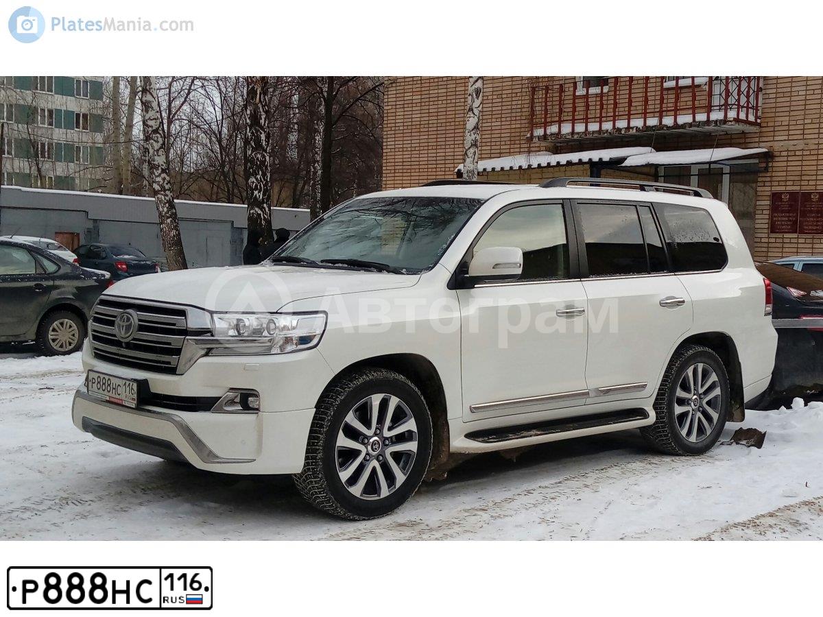 Фото автомобиля TOYOTA LANDCRUISER 200, 2016 — госномер Р888НС116. Цвет: Белый