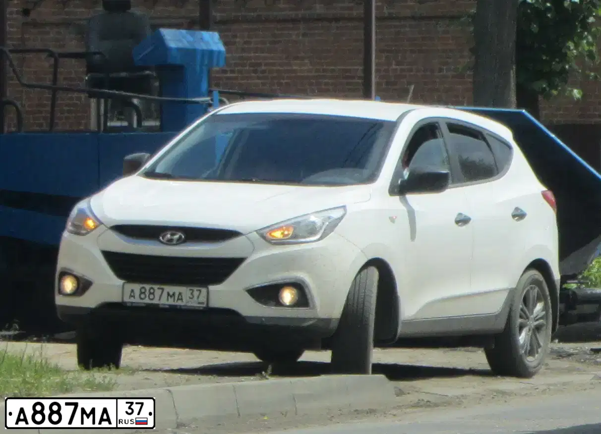 Фото автомобиля HYUNDAI IX35, 2013 — госномер А887МА37. Цвет: БЕЛЫЙ