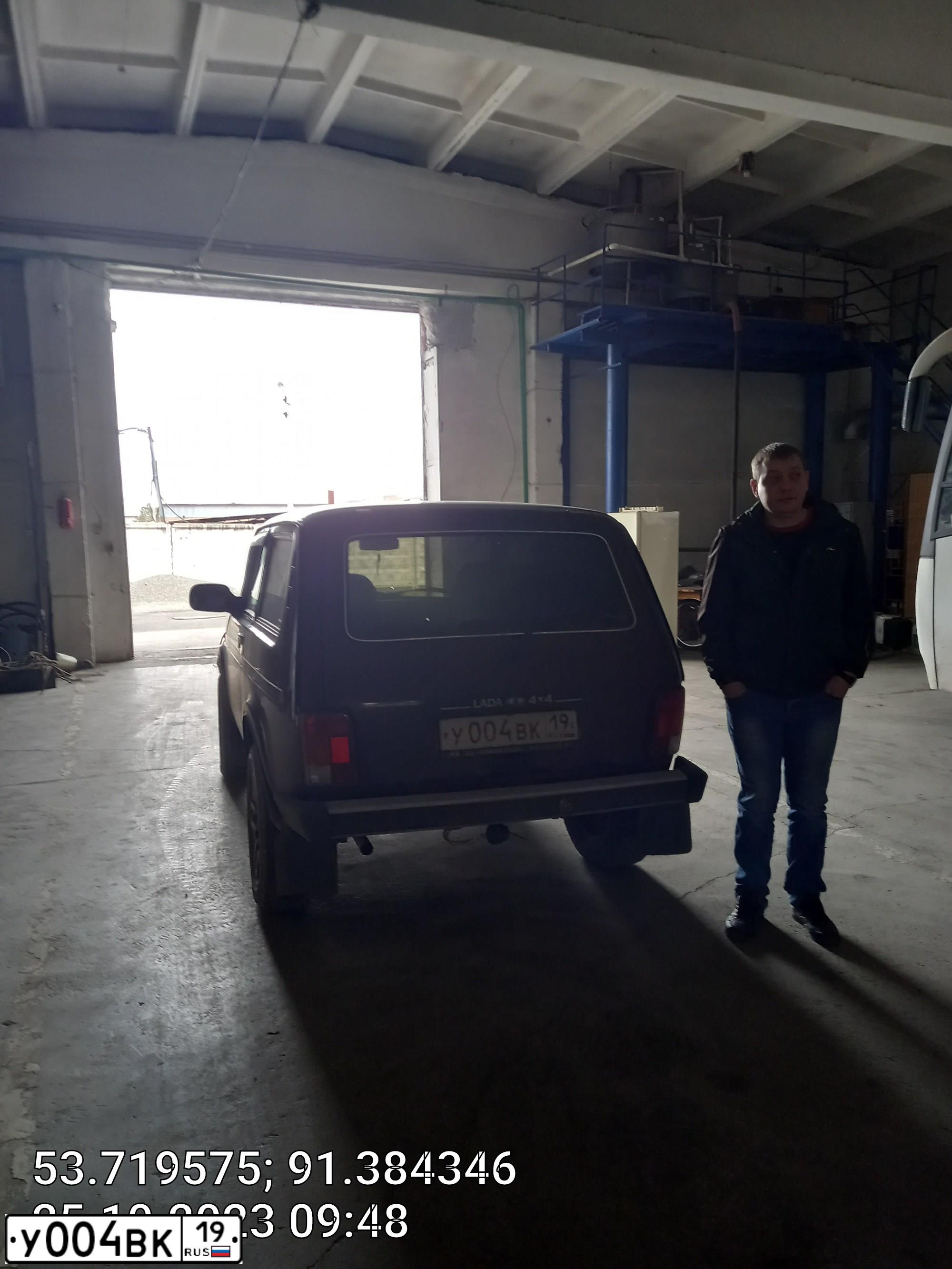 Фото автомобиля LADA 2121 NIVA, 2013 — госномер У004ВК19. Цвет: ТЕМНО ВИШНЕВЫЙ