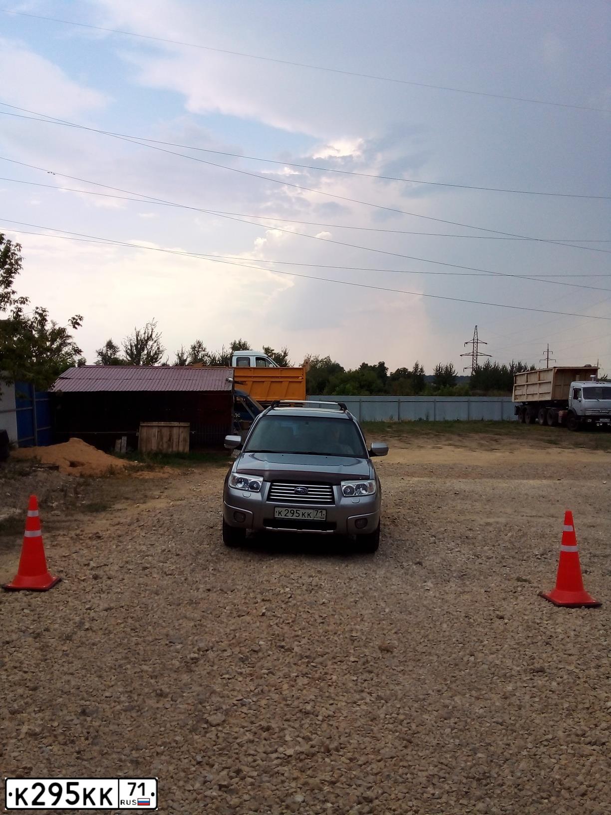 Фото автомобиля TOYOTA LANDCRUISER, 2001 — госномер В024РВ124. Цвет: СЕРЫЙ