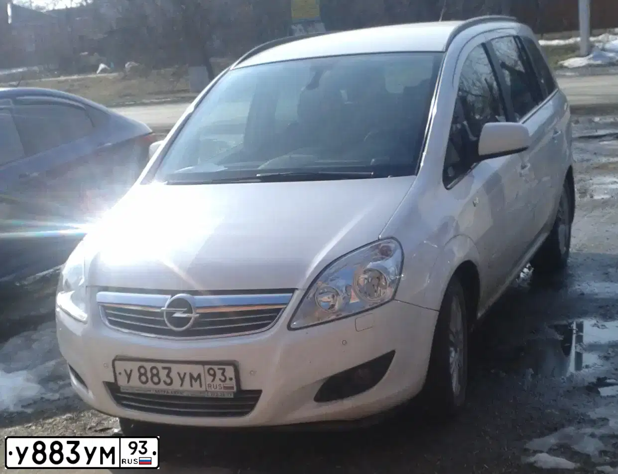 Фото автомобиля OPEL ZAFIRA, 2010 — госномер М393КМ01