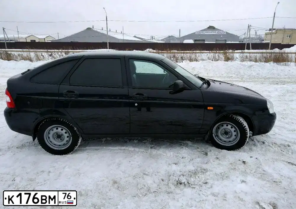 Фото автомобиля LADA 2172 PRIORA, 2009 — госномер К412НУ35. Цвет: ЧЕРНЫЙ