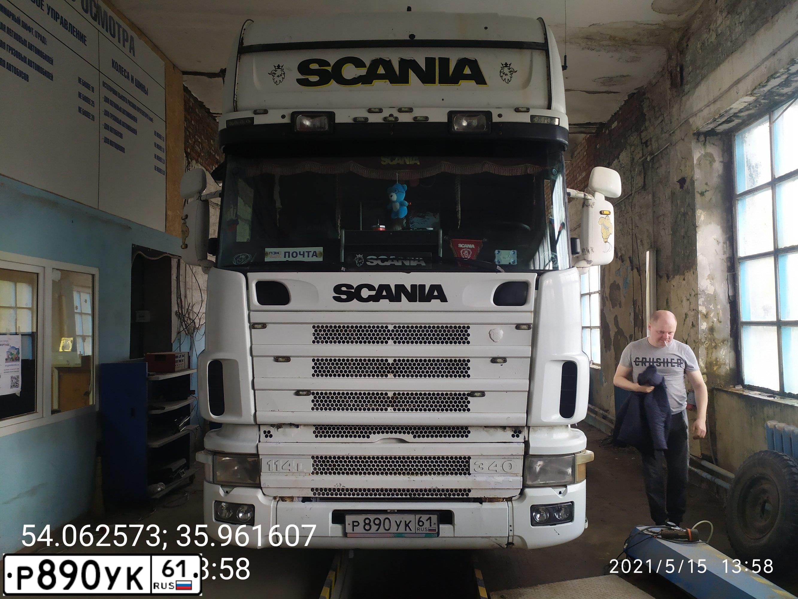 Фото автомобиля SCANIA SERIE R /4X2/, 1996 — госномер Р890УК61. Цвет: КРАСНЫЙ