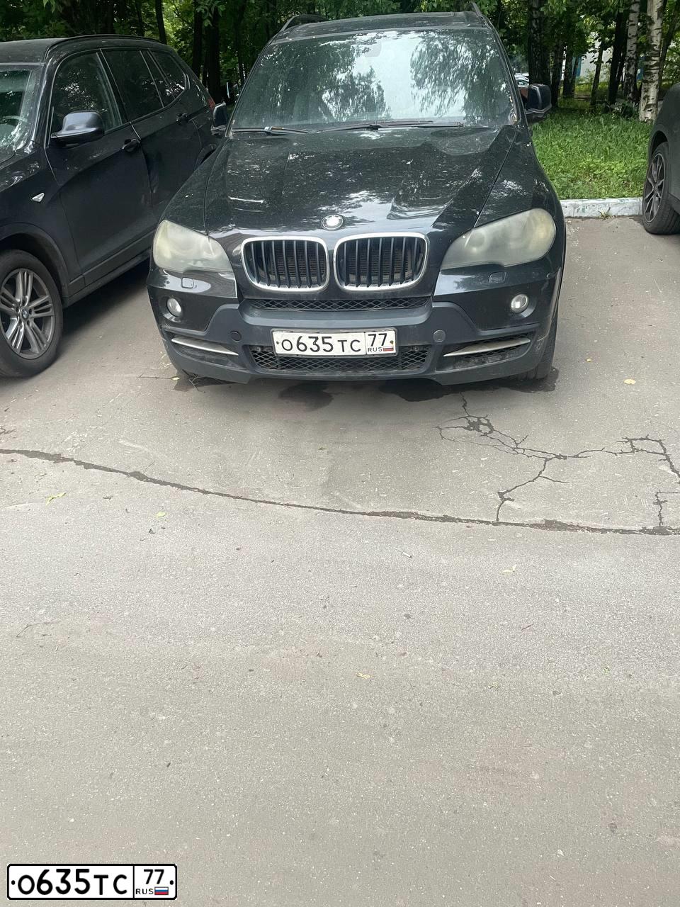 Фото автомобиля BMW X5, 2008 — госномер О635ТС77. Цвет: ЧЕРНЫЙ