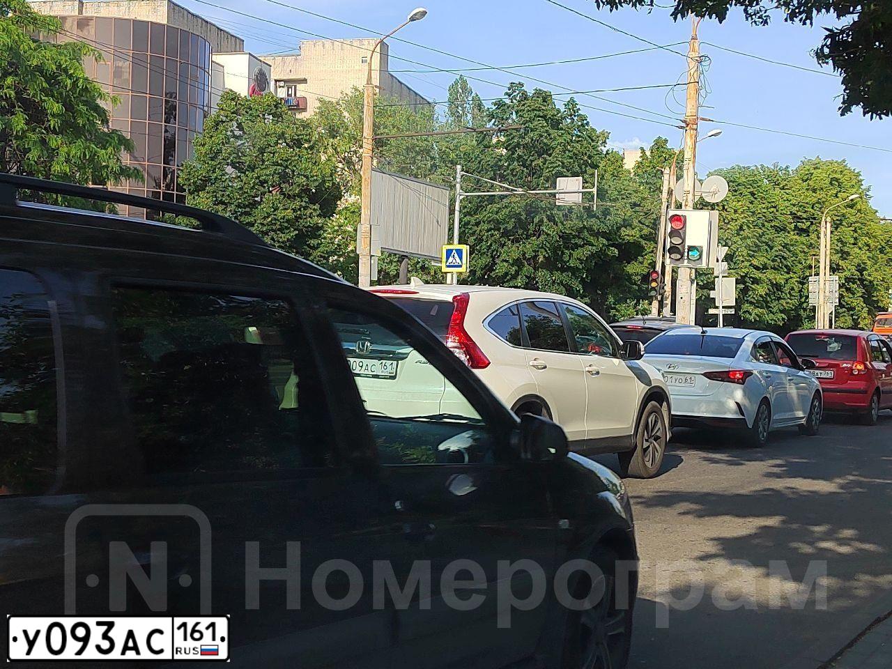 Фото автомобиля MITSUBISHI OUTLANDER, 2011 — госномер Н460УМ161. Цвет: ЧЕРНЫЙ