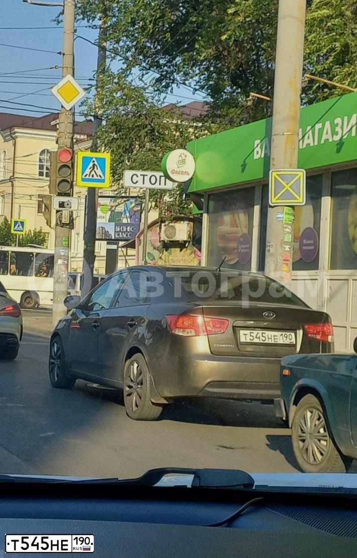 Фото автомобиля KIA CERATO, 2010 — госномер Т545НЕ190. Цвет: БРОНЗОВЫЙ
