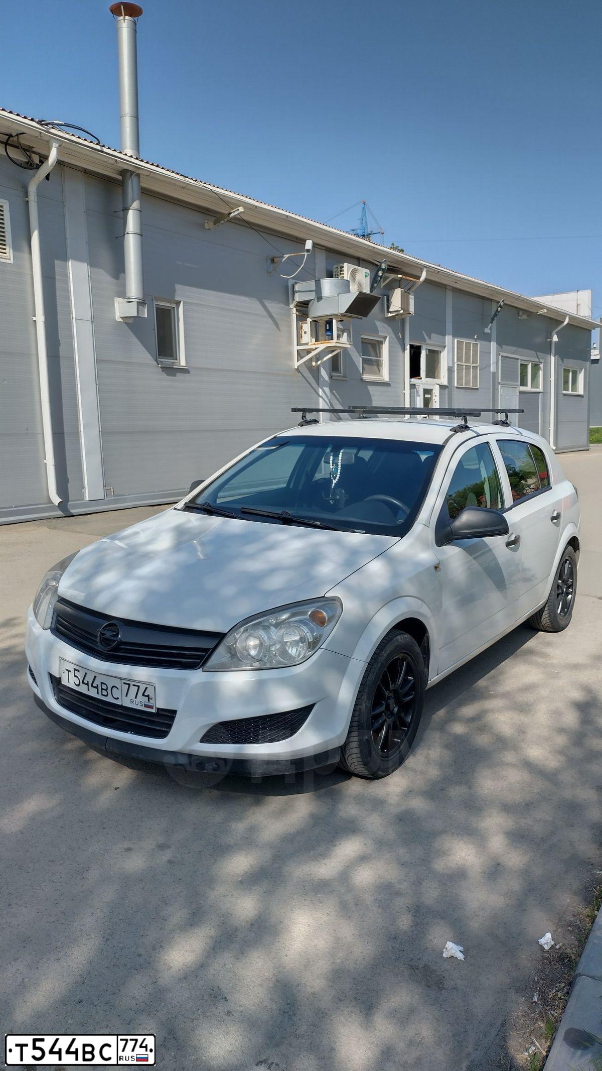 Фото автомобиля OPEL ASTRA, 2012 — госномер Т544ВС774. Цвет: Белый