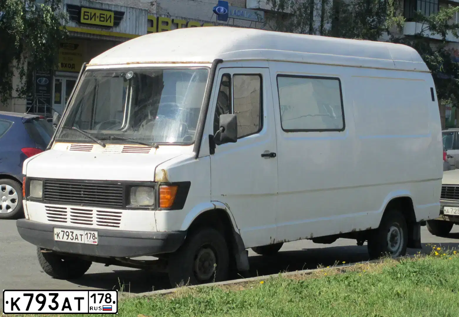 Фото автомобиля MERCEDES SPRINTER, 1992 — госномер К793АТ178. Цвет: БЕЛЫЙ